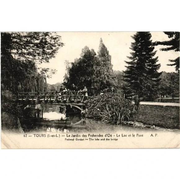 TOURS - Le Jardin des Prébendes d'Oë Le Lac et le Pont- Tours, France Postcard - Picture 1 of 2